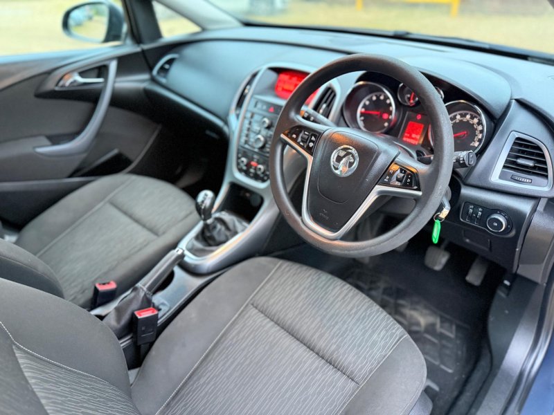 VAUXHALL ASTRA