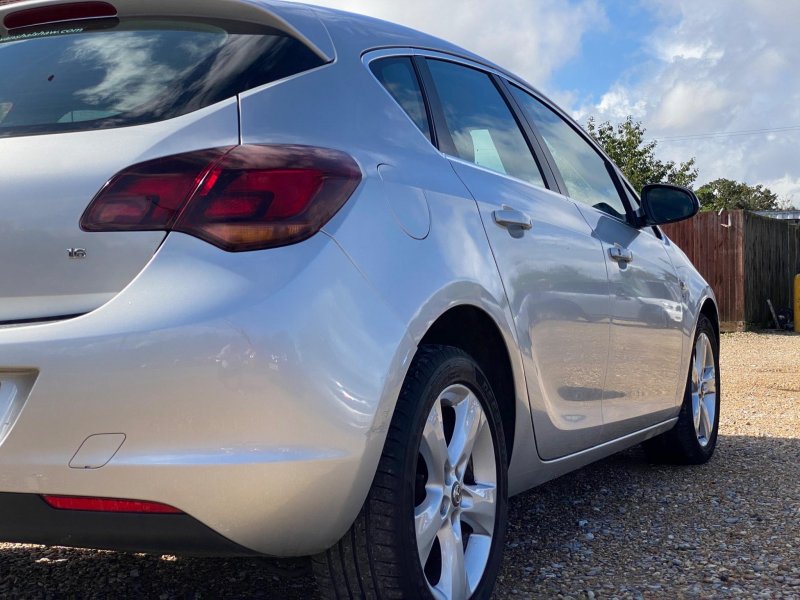 VAUXHALL ASTRA