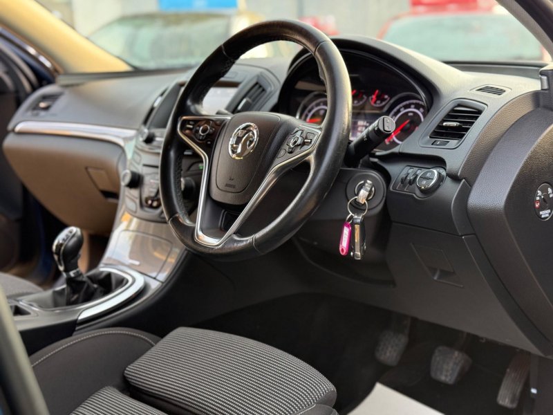 VAUXHALL INSIGNIA