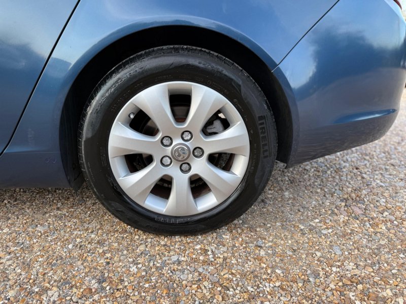 VAUXHALL INSIGNIA