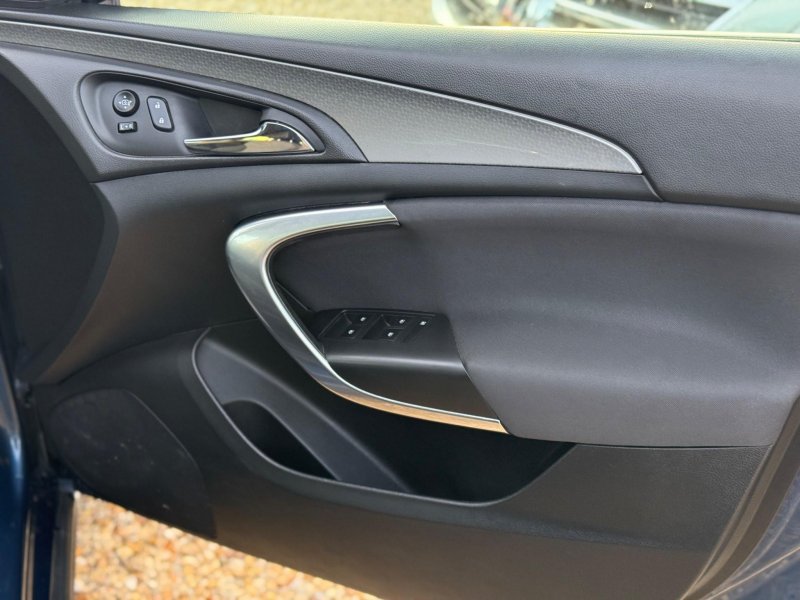VAUXHALL INSIGNIA
