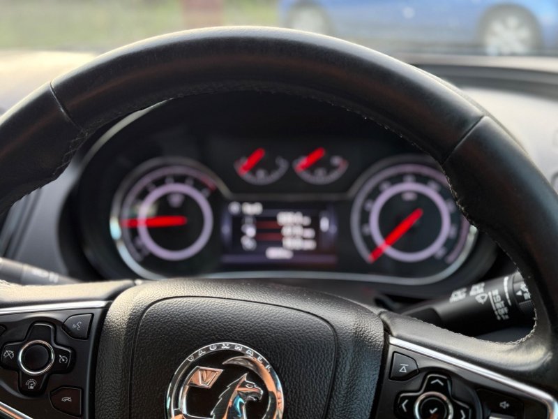 VAUXHALL INSIGNIA