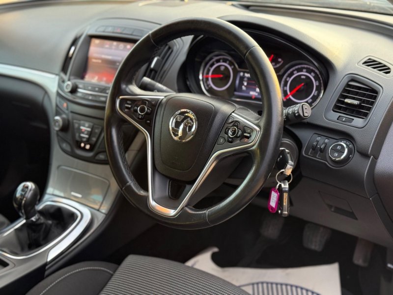 VAUXHALL INSIGNIA